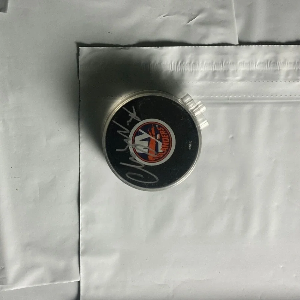 New York Islanders‎ Signed Hockey Puck Autographed Collectible